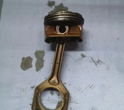 BMW X5 E70 Piston with connecting rod