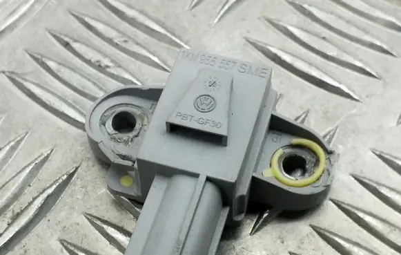 Volkswagen Golf VI Airbag deployment crash/impact sensor 1KM955557