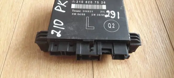 Mercedes-Benz E W210 Door control unit/module 2108207526 356825