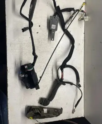 Opel Vivaro Front door lock 91166229