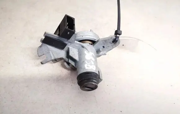 Audi A6 S6 C6 4F Tailgate exterior lock 8e0827573