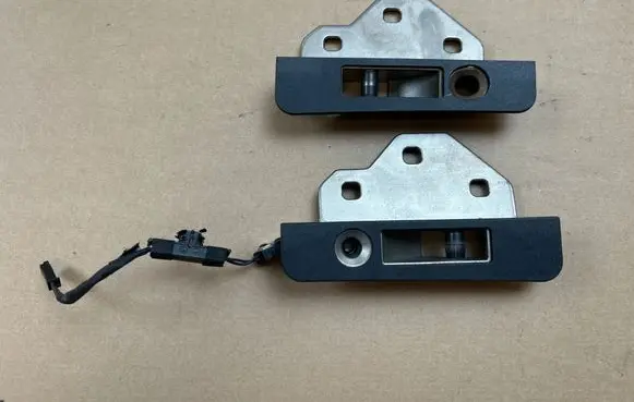 BMW 3 E92 E93 Convertible roof lock/latch 7261721 7261722