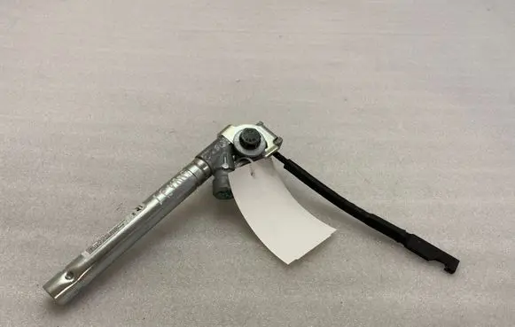 Maserati Levante Front seatbelt buckle 06700395800