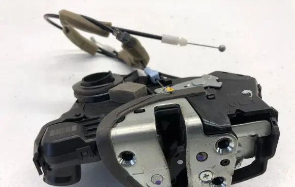 Honda Civic IX Front door lock 