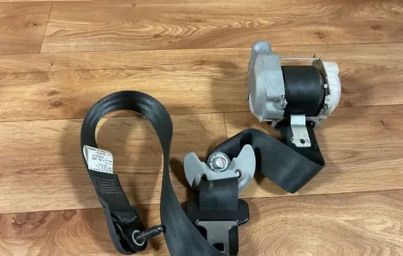 Hyundai i30 Front seatbelt 888102R900 7P2620P 257870