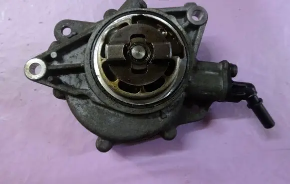 Citroen DS5 Vacuum pump 7597920