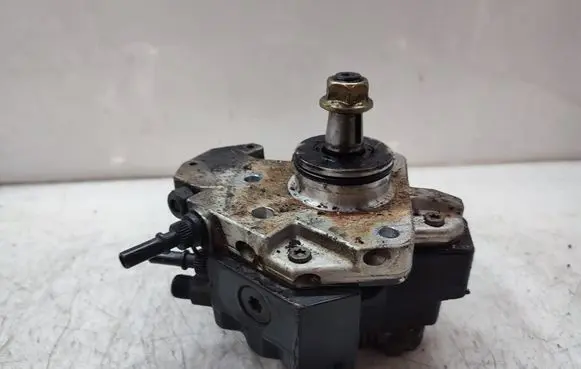 KIA Sorento Fuel injection high pressure pump 331004A010 0445010101