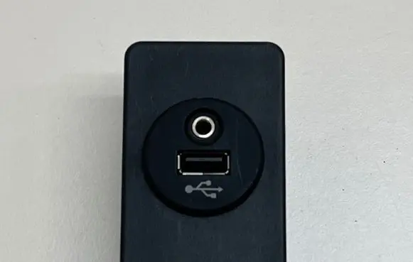 KIA Optima USB socket connector 684403VU1A 02CB2