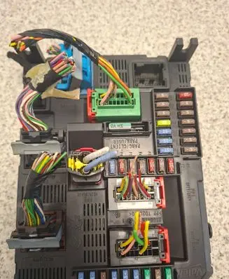 Peugeot 208 Comfort/convenience module E1111753 9807532080 20150407