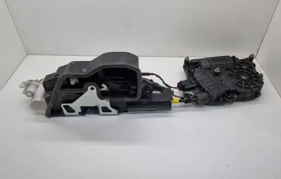 BMW X6 E71 Front door lock 7315019 A053702