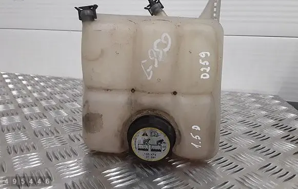 Ford Focus Coolant expansion tank/reservoir 8V618K218AE