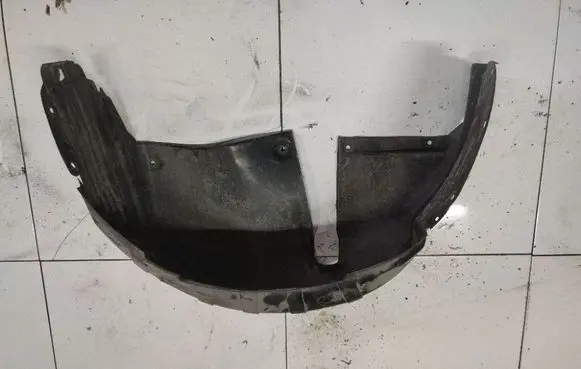 Rear arch fender liner splash guards