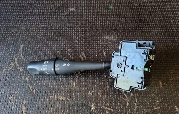 Nissan Patrol Y61 Indicator stalk