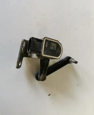 Headlight/headlamp level sensor