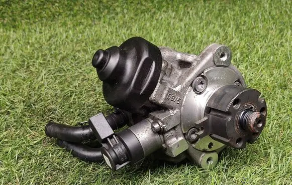 Audi A5 Sportback 8TA Fuel injection high pressure pump 03L130755 0445010507 03301109