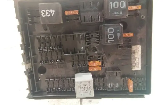 Skoda Octavia Mk2 (1Z) Fuse module 1K0937124P