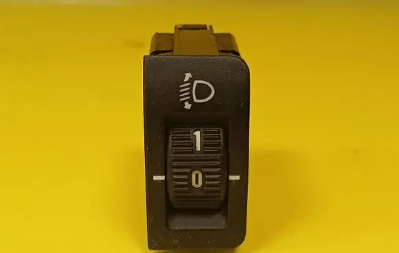 BMW 7 E38 Headlight level height control switch 61318360843