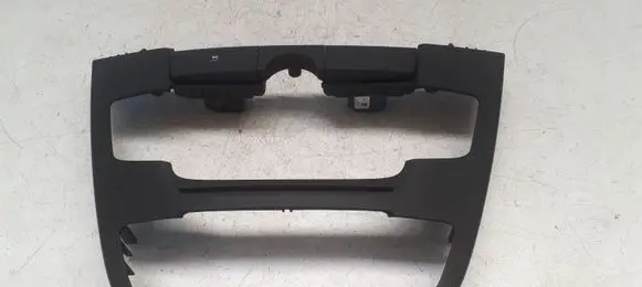 Opel Insignia A Radio/GPS head unit trim 13273253