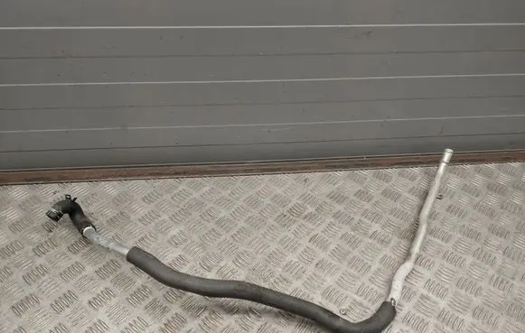 Mercedes-Benz CLS C218 X218 Engine coolant pipe/hose A2128304396