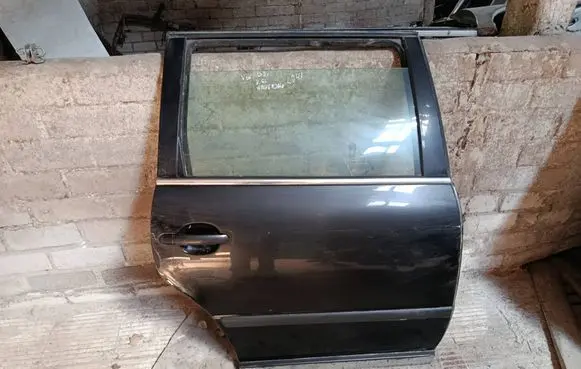 Volkswagen PASSAT B5.5 Rear door