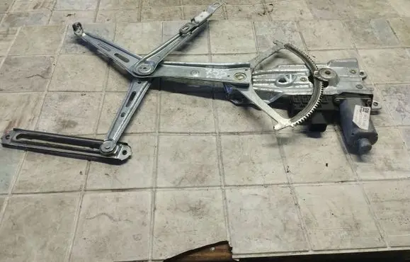 Opel Zafira A Front door window regulator with motor 90579356 101250200