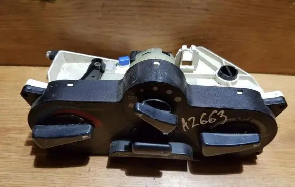 Mitsubishi Carisma Climate control unit
