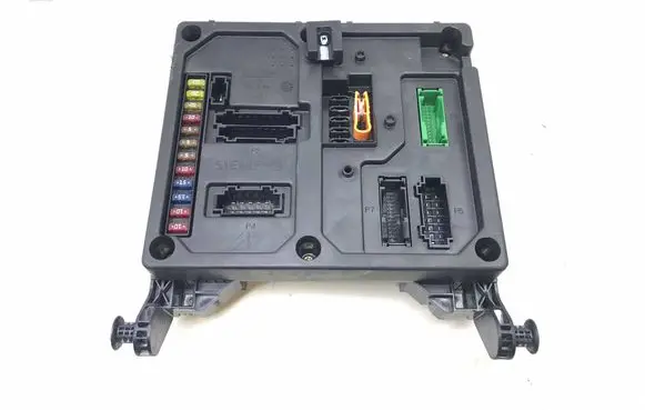 Ford Galaxy Fuse module s110730300 K3516