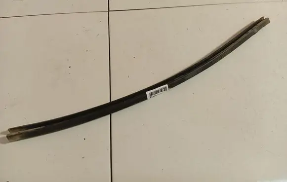 Chrysler PT Cruiser Front door glass trim molding 