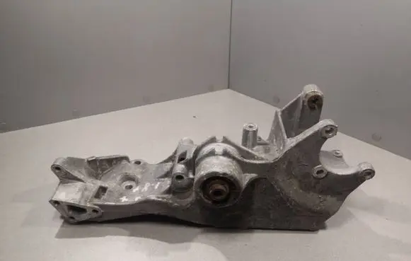 Volkswagen PASSAT B5.5 Engine mounting bracket 06B903143K 026604