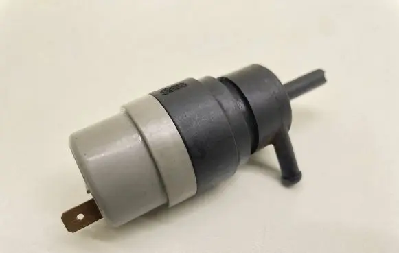 Audi 80 90 S2 B4 Windscreen/windshield washer pump HP0431955651