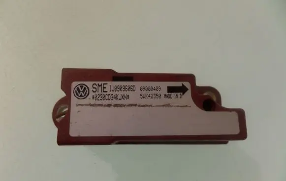 Volkswagen Golf IV Airbag deployment crash/impact sensor 1J09090606D 5WK42350