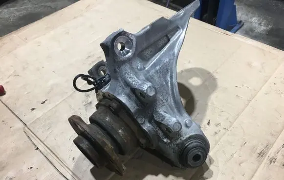 BMW X5 F15 Rear wheel hub 6877217