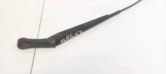 Front wiper blade arm
