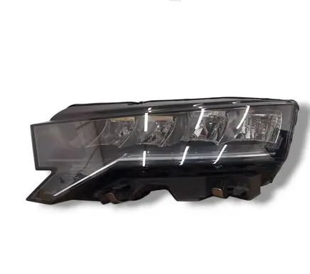 Skoda Octavia Mk4 Headlight/headlamp 5E4941009 0301134231AA LE22A6497