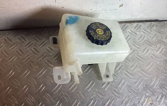 Lexus RX 450H Brake fluid reservoir 240520