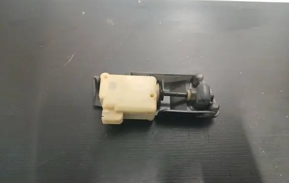 Volvo S60 Fuel tank cap lock 30716837