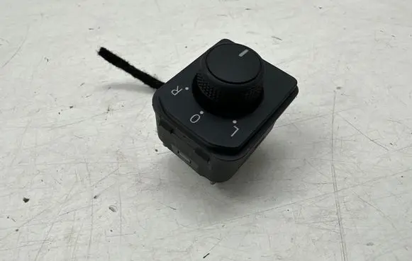 Skoda Octavia Mk4 Wing mirror switch 565959565