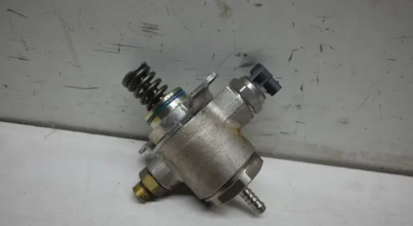 Audi A6 S6 C7 4G Fuel injection high pressure pump 06J127025J