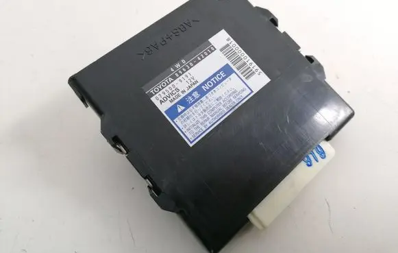 Toyota RAV 4 (XA30) Transfer box differential control unit 8963042010