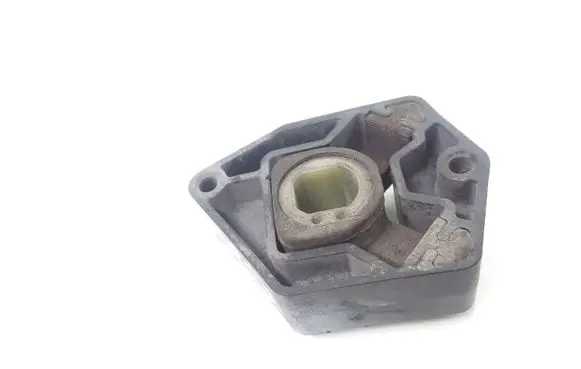 Skoda Roomster (5J) Radiator mount bracket 5J0121367A