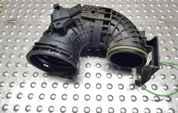 Skoda Octavia Mk4 Air intake hose/pipe S27708377 04E145641
