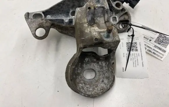 Audi A6 S6 C5 4B Engine mounting bracket 8E0199351A