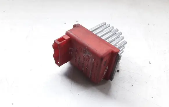 Audi A4 S4 B5 8D Heater blower fan relay 