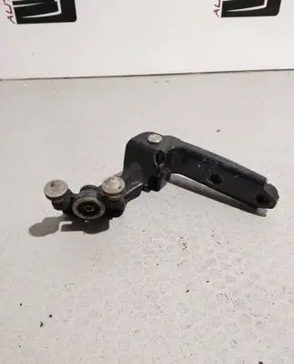 Volkswagen Transporter - Caravelle T5 Sliding door middle roller runner 7H0843335D 1705B