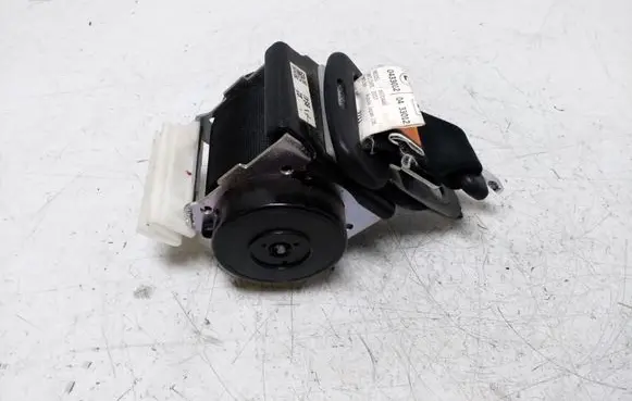 Middle seatbelt (rear)