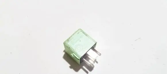 BMW 5 E39 Other relay 61368373700 v23134-k59-x312