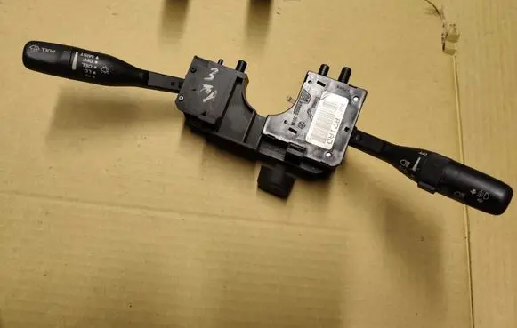 Chrysler PT Cruiser Wiper turn signal indicator stalk/switch 04671871AD
