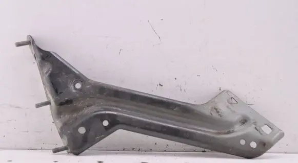 Audi Q5 SQ5 Fender mounting bracket 8R0821136