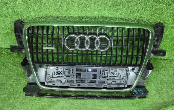 Audi Q5 SQ5 8R Front bumper upper radiator grill 8R0853651