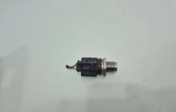 BMW X1 E84 Fuel pressure sensor 